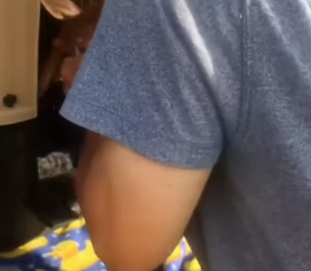 V1601013_family adopted baby deer had lost its mother_part2