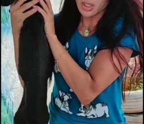 M0802014 Resgatei Bartholomeu abandonado no lixo � sim! Jogaram ele na lata de lixo!!! Por estar doe